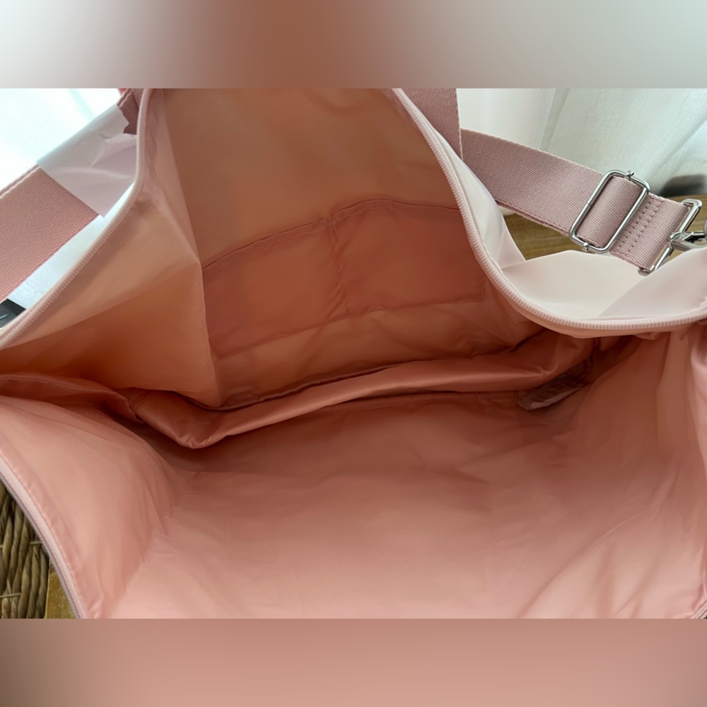 Victoria's Secret Pink Duffel Bag New - Picture 9 of 9